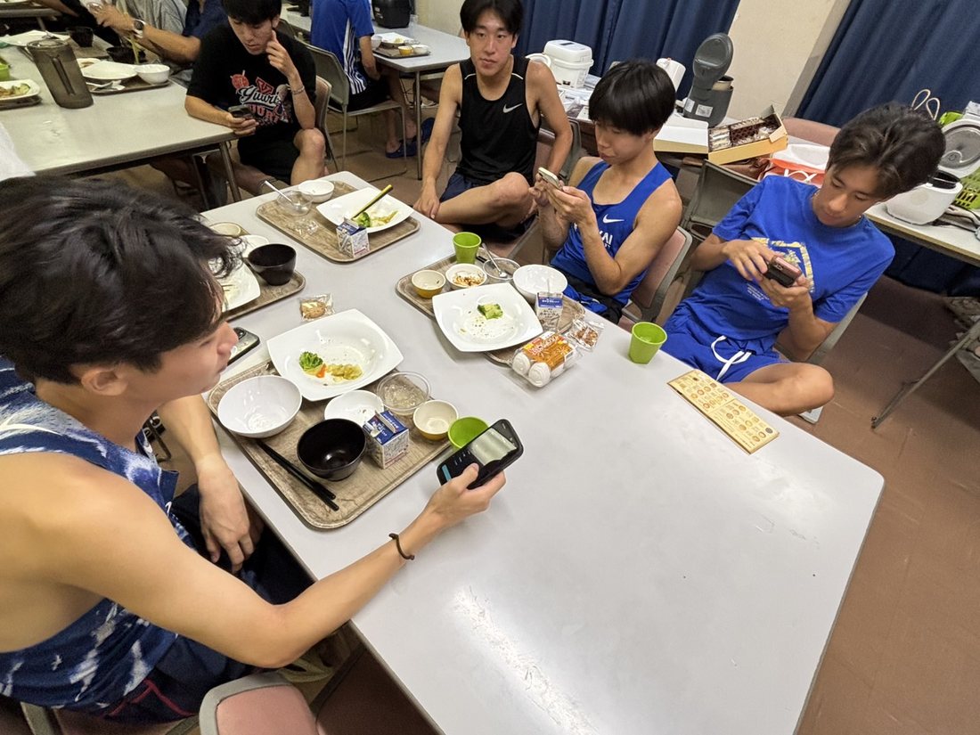 食事とあわせてコンディションを記録する選手